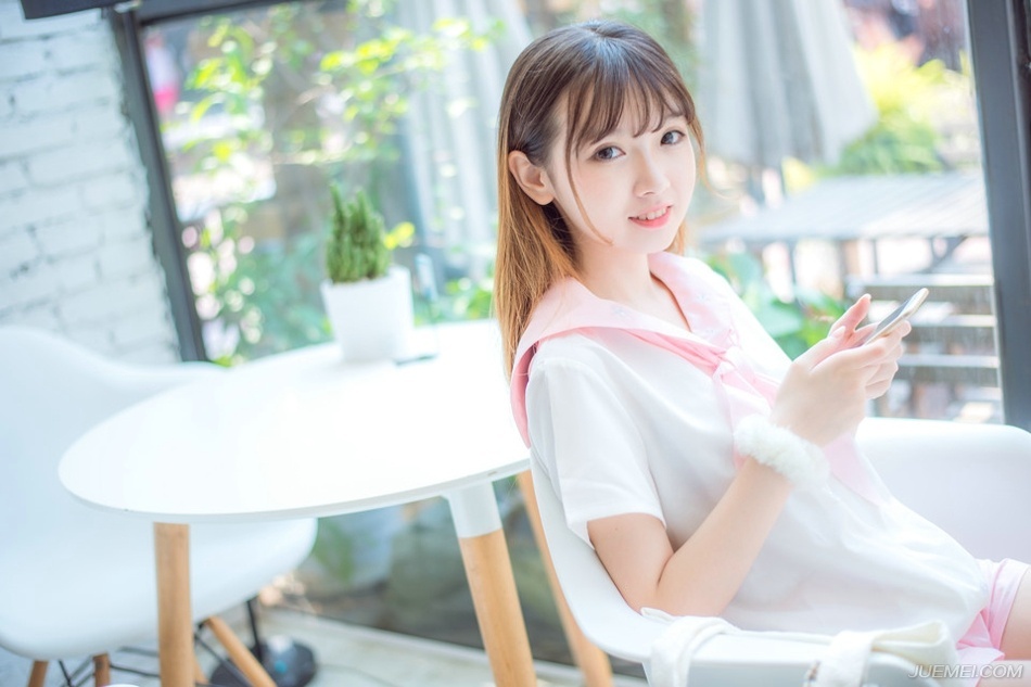 “何意？”刘璝面色不善的看着法正。